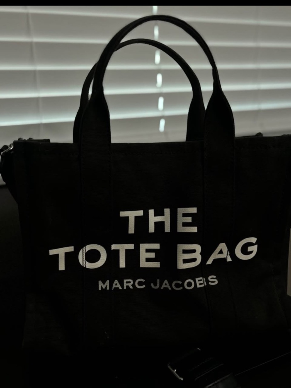 MARC JACOBS THE TOTE BAG (BLACK)